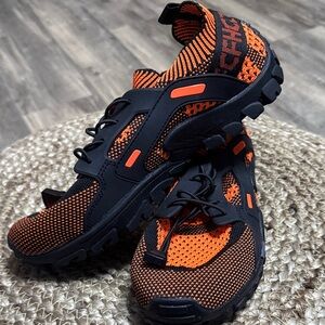 Chic Unisex Athletic/Water Shoe in Black and Orange, Size M6.5/W8, New